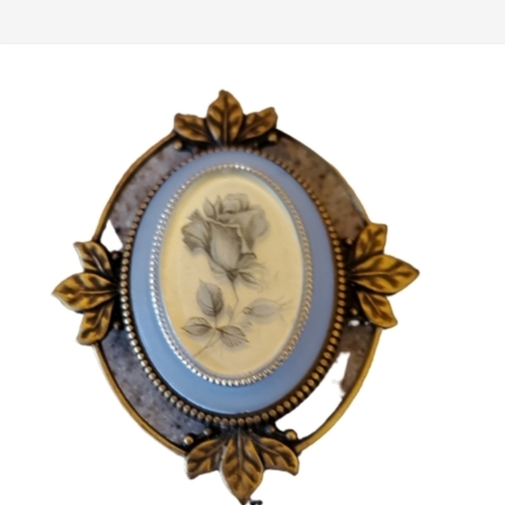 Vintage Rose luminous‎ brooch